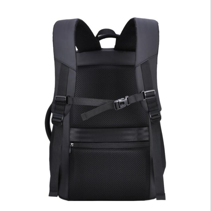 الجزء الخلفي من حقيبة سفر السفر المحمول