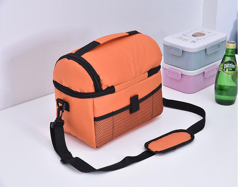 الجيب الأمامي من كيس الغداء الحراري