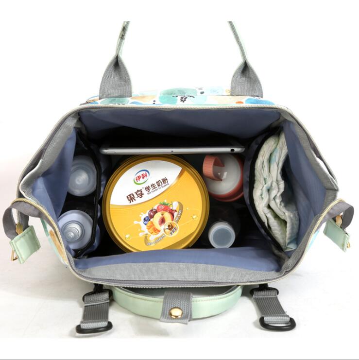 منظر داخل حقيبة حفاضات الظهر