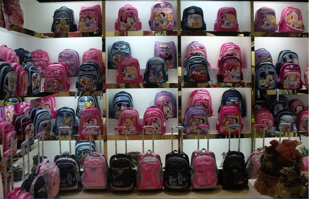 حقيبة ظهر مدرسية