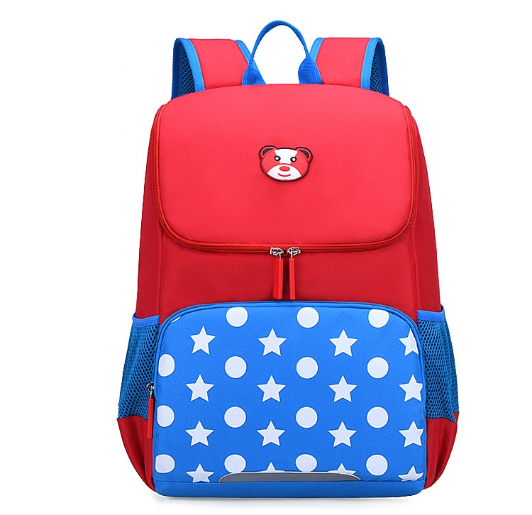 اللون الأحمر لحقيبة كتاب الطالب