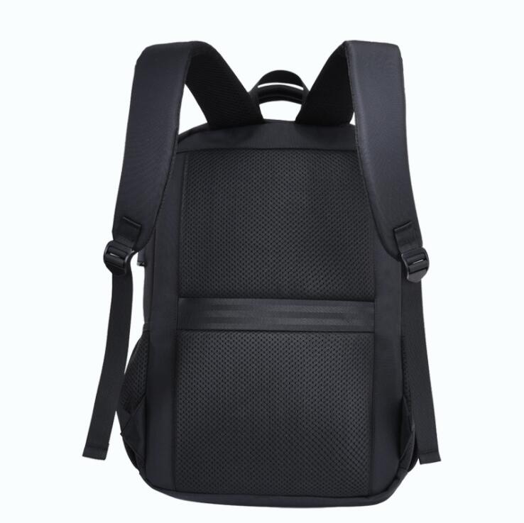 الجزء الخلفي من حقيبة الكمبيوتر متعددة الوظائف