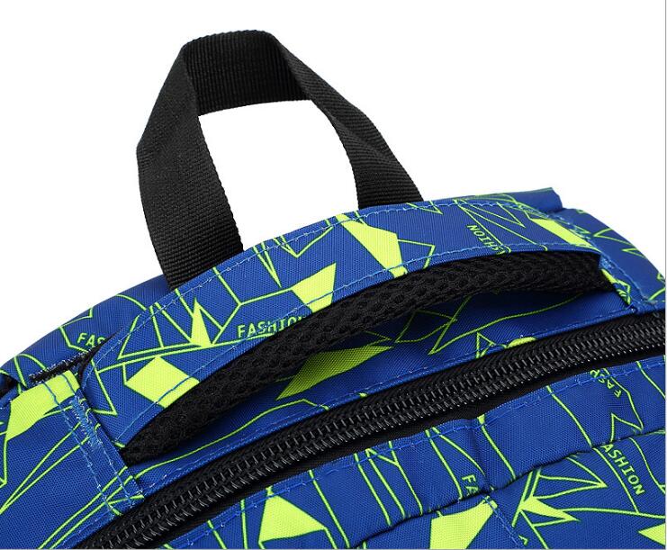 أعلى حقيبة الظهر