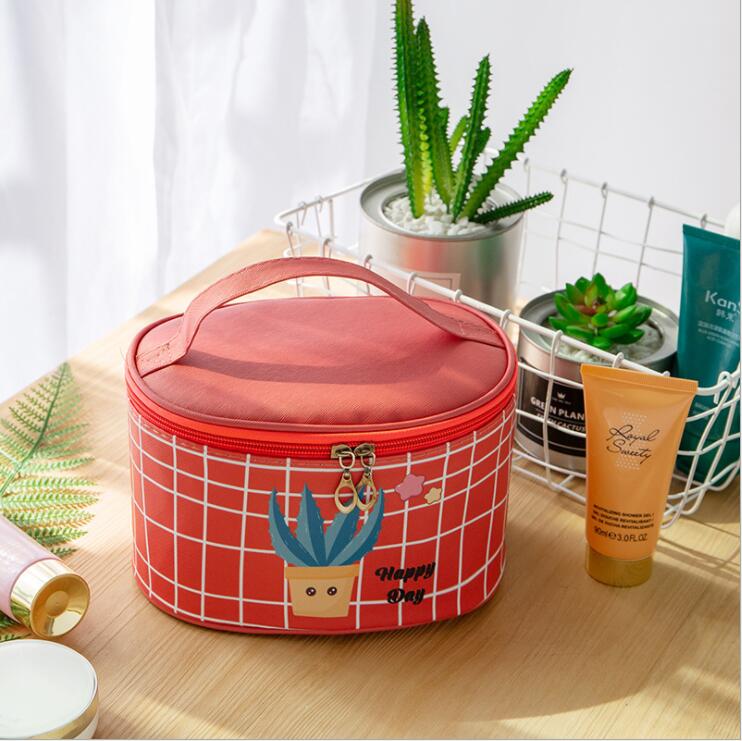 حقيبة ماكياج أحمر