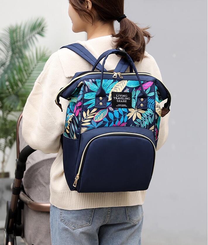 نموذج مومياء عرض لحقيبة الطفل الحفاض