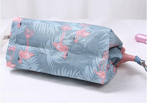 أسفل المرأة حقيبة الحقيبة مستحضرات التجميل