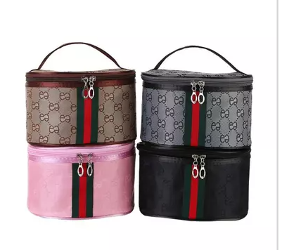 معنى حقيبة مستحضرات التجميل